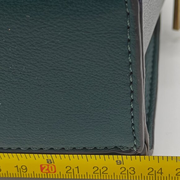 Islander - Picture 4 of 11